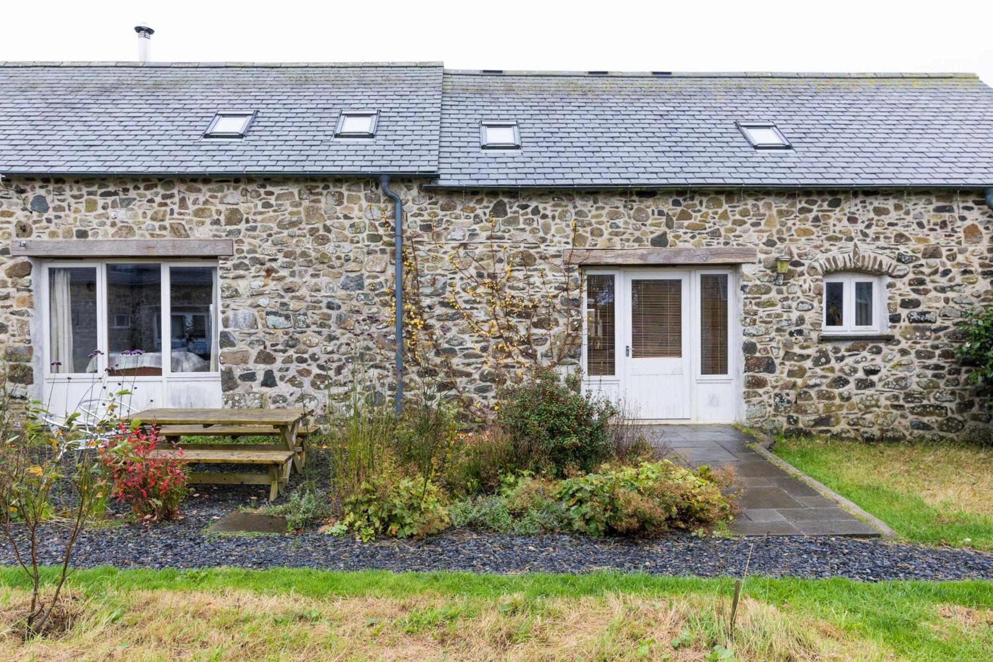 The Workshop- Eco By The Coastal Path * Goodwick
