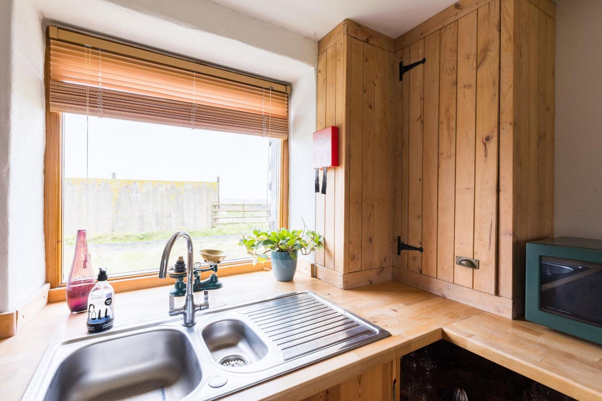 The Workshop- Eco By The Coastal Path Goodwick